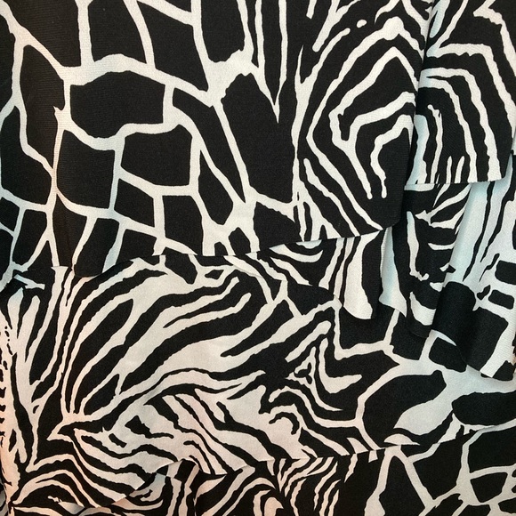 BCX Black and White Ruffled Top Medium - Picture 2 of 4